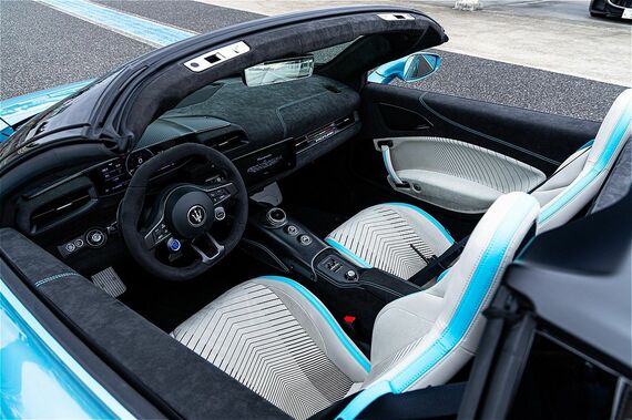 MCプーラ チェロのインテリア