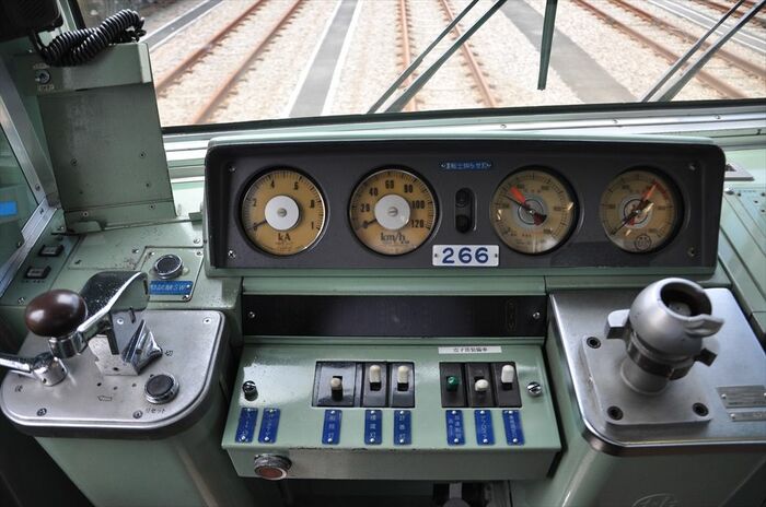 2ハンドル式の運転台