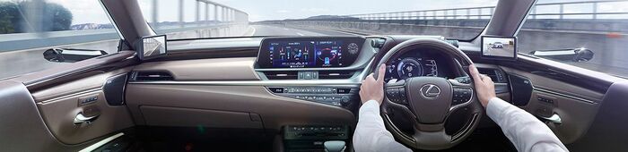車両左右後方の映像を車内のディスプレイに表示