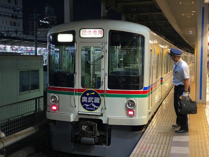 西武鉄道・池袋駅停車中の臨時夜行急行「奥武蔵51号」