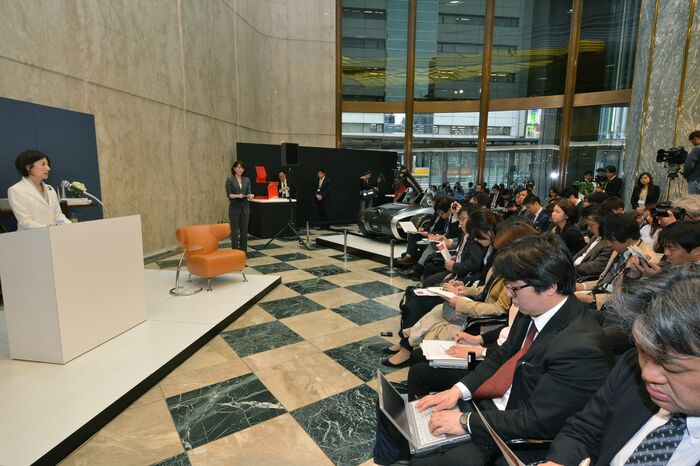4月9日「大感謝フェア」の説明で久美子社長が会見