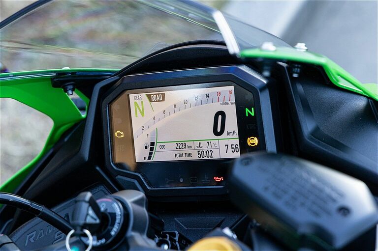 画像 | カワサキ｢ニンジャZX4-RR｣中型4気筒復活の息吹 扱い切れる