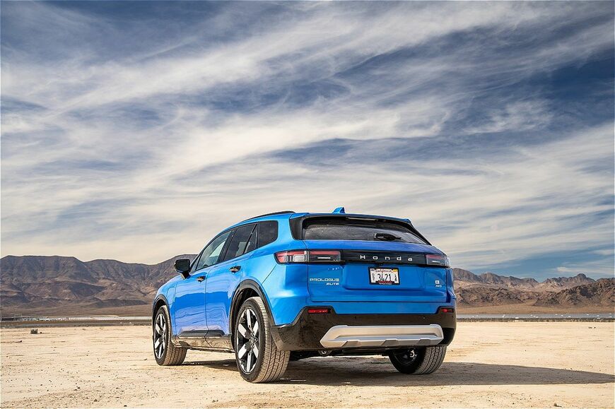 試乗車は「Elite」という最上級グレード。前後にモーターを搭載するAWDモデルだ（写真：平野 陽）