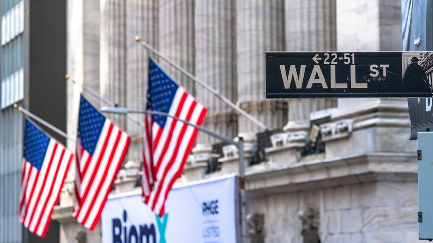 今からアメリカ株を買っても間に合うのか。個人投資家はどう向き合ったら成功するだろうか（写真：まちゃー／PIXTA）