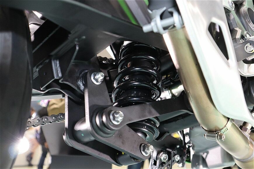 カワサキモータース「Z7ハイブリッド」（筆者撮影）