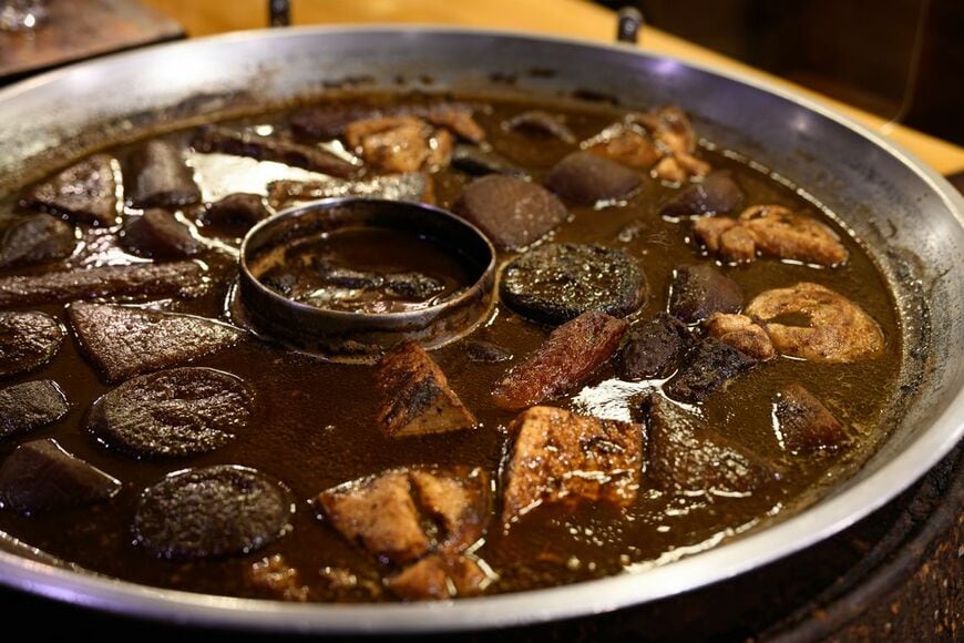 「カモシヤ」の名物、味噌おでん。地元メーカー ナカモの「名古屋味噌」を使用（写真：筆者撮影）