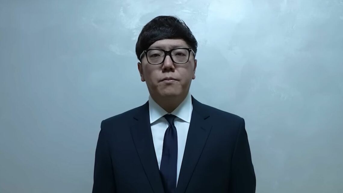 HIKAKIN氏に巻き起こった二股疑惑。即日行われた動画での謝罪の内容には注目すべき点が多数ありました(写真:「HikakinTV」の動画より)