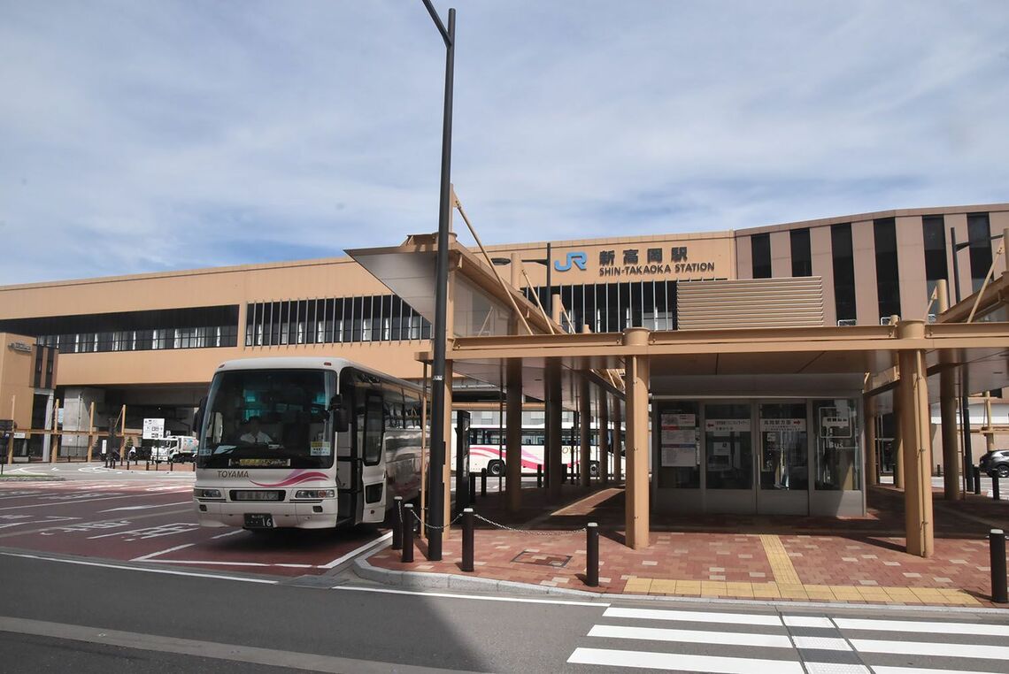 新高岡駅周辺の地価は、高岡駅周辺を上回っている＝2019年9月（筆者撮影）