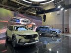 マツダは日本では発売していない「CX-50」のハイブリッド車を公開