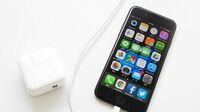 iPhoneの充電､ぐんと高速化する簡単裏技 まずは充電器を｢iPad用｣に替えるのが鉄則