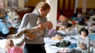 ウクライナ難民､｢女性と子ども｣が直面する困難