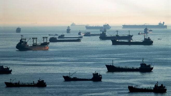 ホルムズ海峡封鎖で石油元売りの利益が上昇か