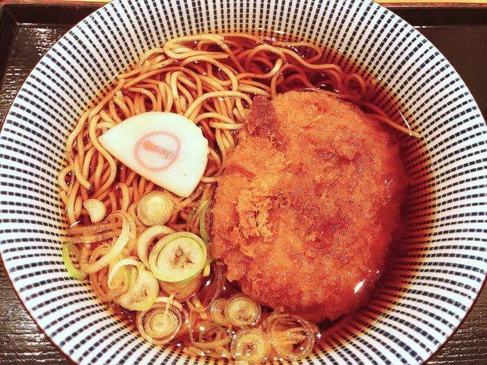 刑部さんオススメの「狭山のさといもコロッケそば」