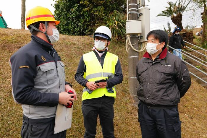 「頴娃おこそ会」の葛岡克紀氏（中央）と中原水産の