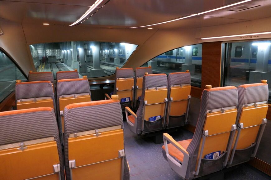 この天井裏に運転室がある（記者撮影）