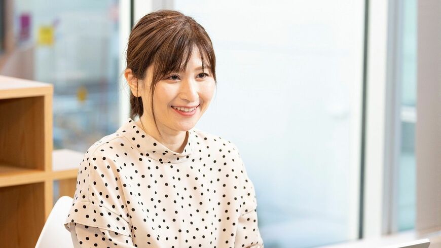 新型コロナの影響で売り上げが一時9割減、廃刊の危機に陥った「地球の歩き方」。しかしその後、話題のコラボを連発して復活。中でもひときわ大きな注目を集めたのが『地球の歩き方 JOJO ジョジョの奇妙な冒険』です。編集者の由良暁世氏に話を聞きました（撮影：今井康一）