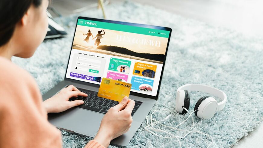 旅行予約サイト