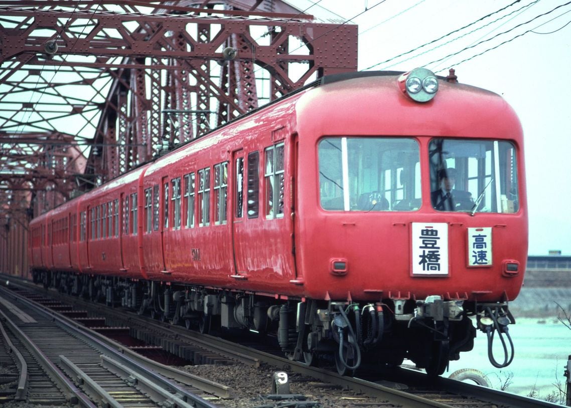 名古屋鉄道の5000系。国鉄東海道本線の80系と