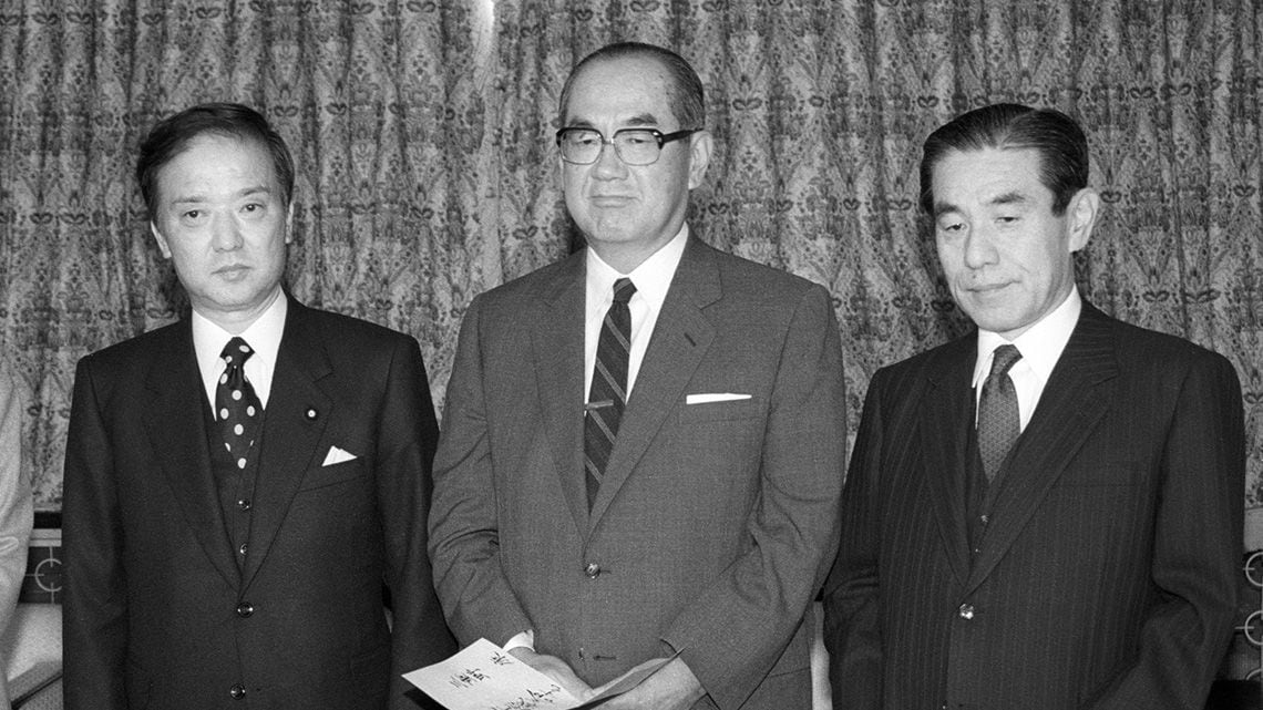 左から海部俊樹首相、三重野康日銀総裁、吉本宏副総裁（1989年12月撮影）