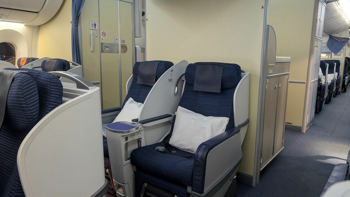 ビジネスクラスの座席