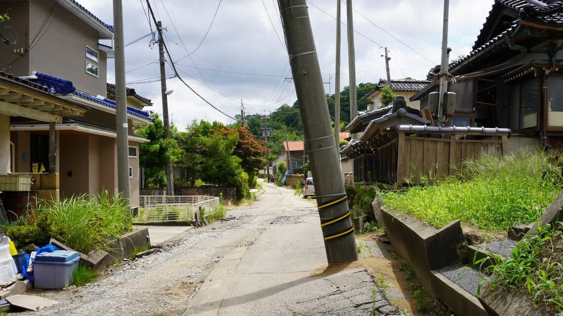 能登半島地震で液状化した内灘町の住宅地。側方流動と呼ばれる現象が起きた（撮影：岡田広行）