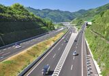 新東名も開通からすでに10年以上が経過している（写真：Mt223N / PIXTA）