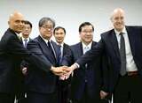 富岳後継機の開発体制を発表した理化学研究所の五神理事長（右から2人目）ら（22日）