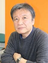 原田哲男（はらだ・てつお）早稲田大学教育総合科学学術院教授ワールド・ファミリー バイリンガル サイエンス研究所学術アドバイザー早稲田大学教育学部英語英文学科卒業後、高等学校の英語教員を経て、筑波大学大学院教育研究科教科教育専攻英語教育コースで修士号を取得。短期大学に勤務後、ロンドン大学大学院ユニバーシティ・カレッジで音声学修士、ロンドン大学教育研究科（IOE）を経て、カリフォルニア大学ロサンゼルス校（UCLA）にて応用言語学博士を取得。その後、オレゴン大学で教鞭を執り、2005年から現職。13年から14年まで、UCLAの客員教授兼研究員。専門は、第二言語習得、外国語の音声習得、英語教育、バイリンガル教育など。イマージョン教育における音声習得に関しての論文を、Studies in Second Language Acquisitionなどの国際学術誌に掲載（写真：原田氏提供）