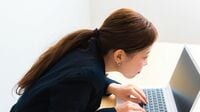 姿勢が改善！座りながらできる1分ストレッチ 呼吸を整えることで体力回復にもつながる