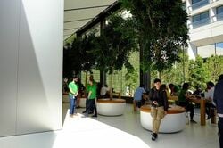 アップルが建設中の新社屋はこうなっている 最新のAppleStoreは､まさに
