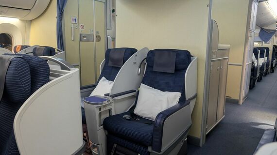 ビジネスクラスの座席