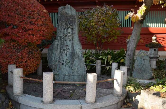神田明神にある銭形平次の碑
