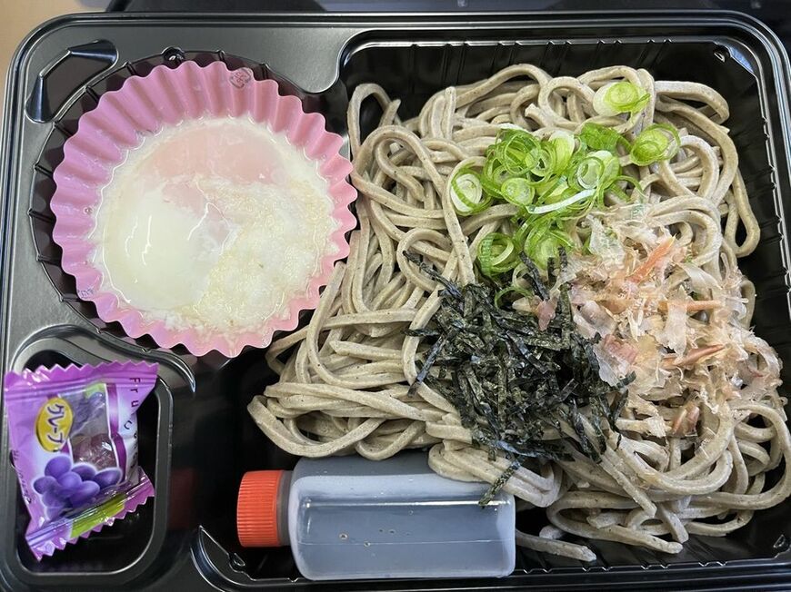 駅弁となって愛されている「出雲そば」（筆者撮影）