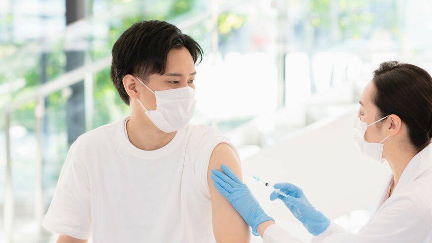 子宮頸がんの予防に有用なHPVワクチン。実は男性にも効果があるとのことです（写真：Xeno／PIXTA）