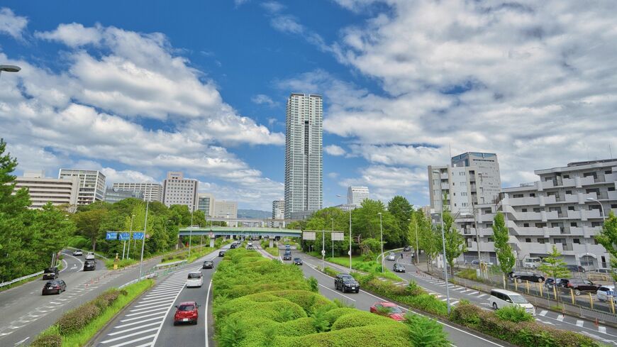千里ニュータウンの街風景と新御堂筋
