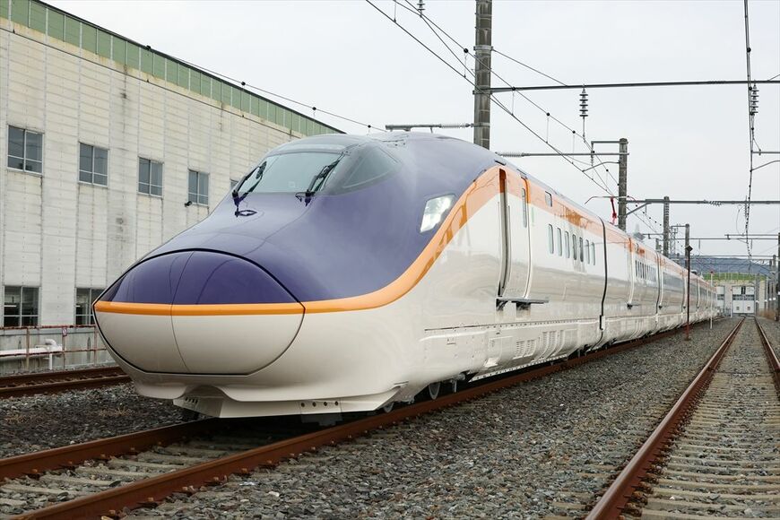山形新幹線の新型車両E8系（撮影：尾形文繁）