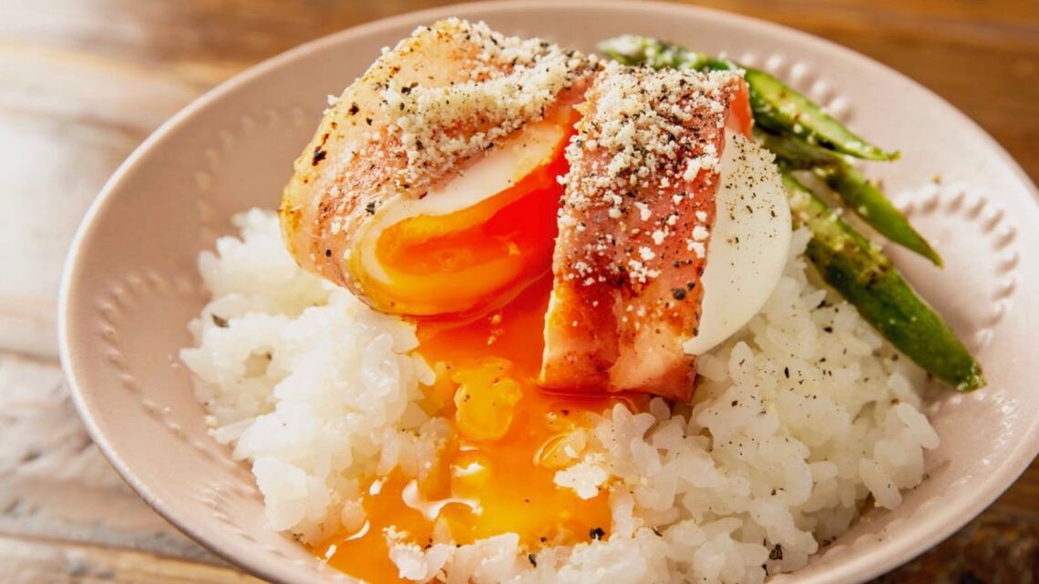 食欲そそる 半熟卵のベーコン巻き丼 の作り方 chanto web 東洋経済オンライン 経済ニュースの新基準