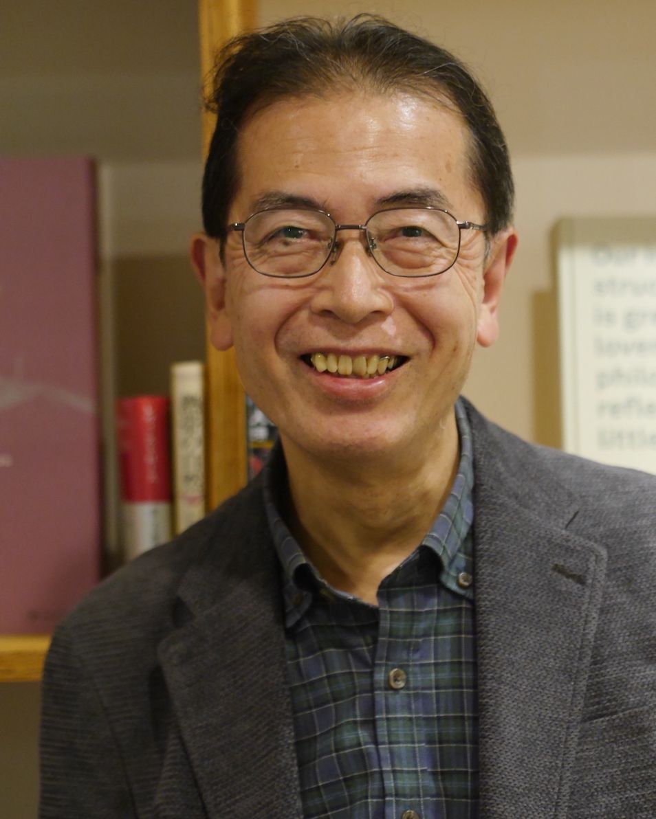 校條 諭（めんじょう さとし）/メディア研究者。新聞からテレビ、SNS、ネットメディアまでを視野にメディアの動向を考察。野村総合研究所やぴあ総合研究所などで情報社会・メディア産業・消費者行動の研究を経て起業、オンラインマガジンやコミュニティサービスを提供。「情報屋台」同人。主著『ニュース メディア進化論』（インプレスR&D、2019年）。NPO法人みんなの元気学校代表理事。ネットラーニングホールディングス顧問。1948年神奈川県茅ヶ崎市生まれ。東北大学理学部卒（撮影：坪田知己）