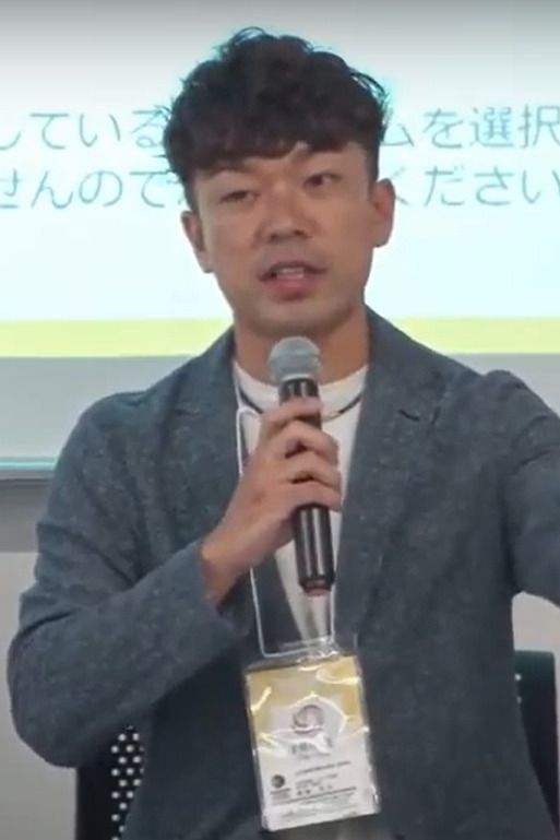 齋藤亮次（さいとう・りょうじ）／公文国際学園中等部・高等部教諭／ブランド分析室。早稲田大学教育総合研究所特別研究員、厚労省公認キャリアコンサルタント。誰もが自分らしく生きていけるために、キャリア教育として社会科教育や探究学習、アントレプレナーシップ教育、進路支援、学校と教師のトランジションなどに取り組む。 自らもジェネレーターとして数々の探究学習や国内外フィールドワークを設計し、生徒と取り組んだ「SDGsを漫画で学べるトイレットペーパー」で日本トイレ大賞2021を受賞。今までに中高生延べ1,000人以上のキャリアを支援し、探究学習とキャリア教育のアップデートに取り組む。『16歳からのライフ・シフト』（東洋経済新報社、編集協力）、共著に『SCHOOL SHIFT』（明治図書）など（画像：未来の先生フォーラム）