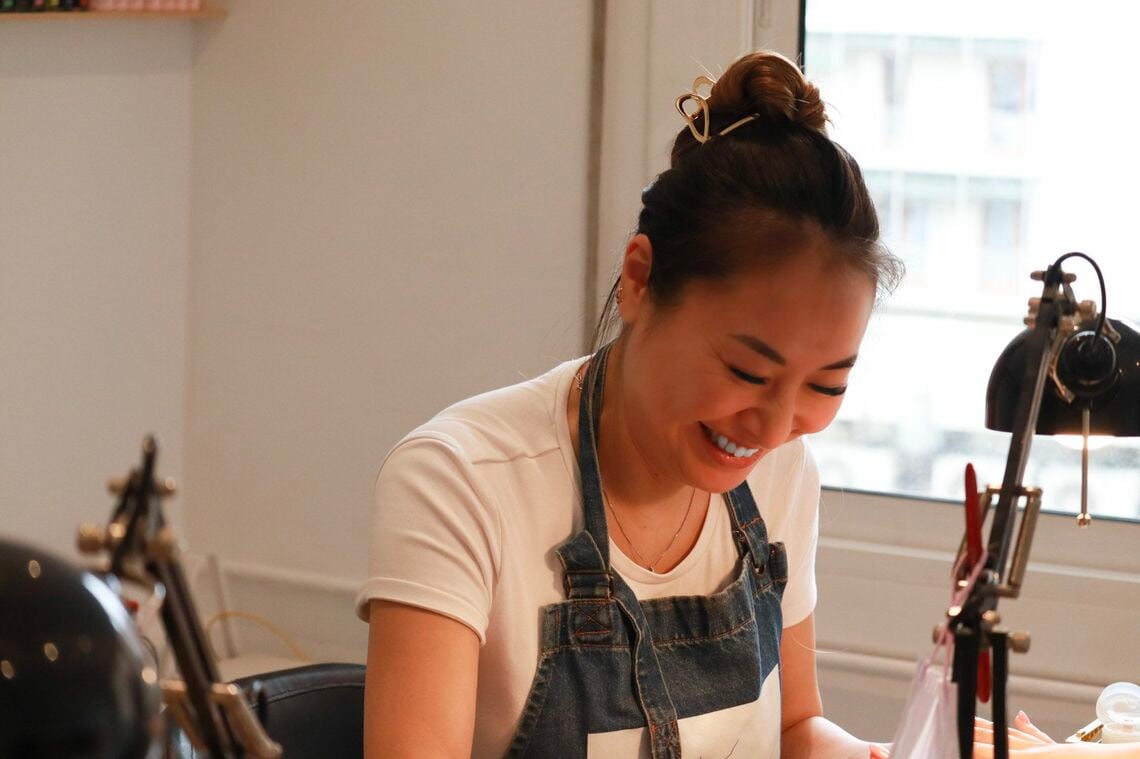 接客中は笑顔が絶えない沙弥香さん