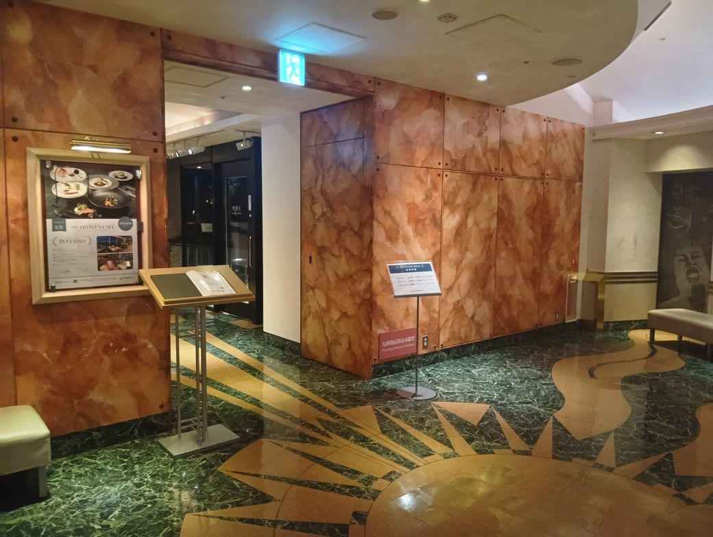 43階のエレベーター前