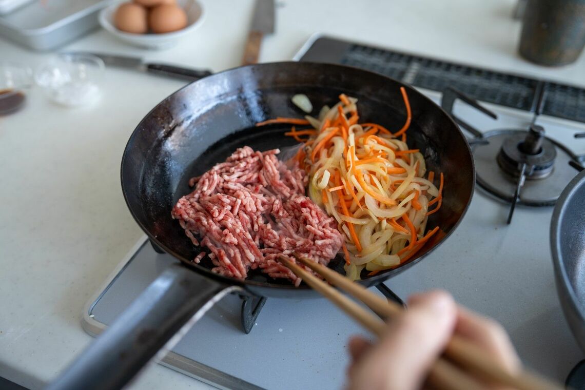 ひき肉を投入