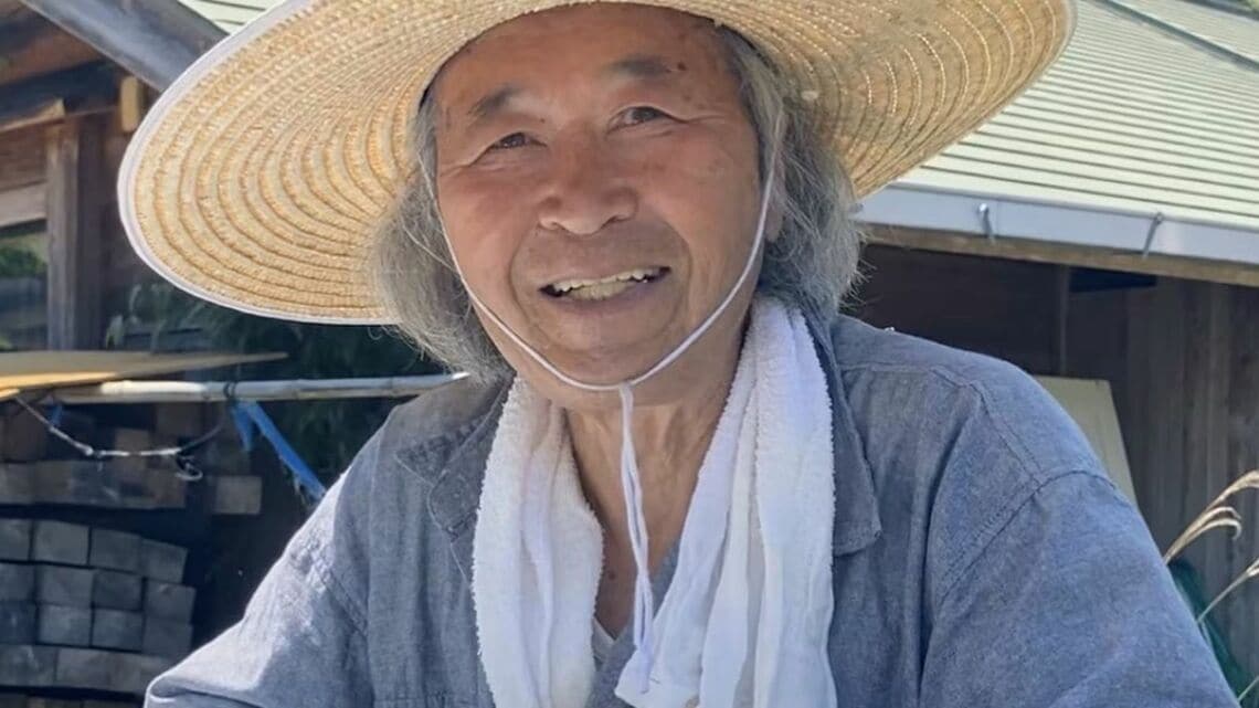 新しき村での生活について話す松田省吾さん（2025年5月／宮崎県木城町／弁護士ドットコム撮影）