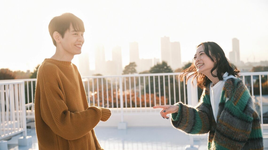 学生結婚するカップル