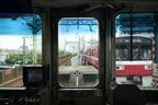 横を下り電車が通り抜ける