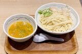 とんこつつけ麺のかぼす風味つけ麺。こちらは朝11時からの1時間、大盛が無料になります（筆者撮影）