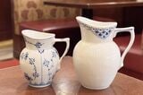 左のピッチャーにコーヒーフレッシュ、右には紅茶用のミルク（筆者撮影）