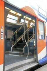 フランスのZ8800型電車。2階席へ通じる階段部分（撮影：橋爪智之）