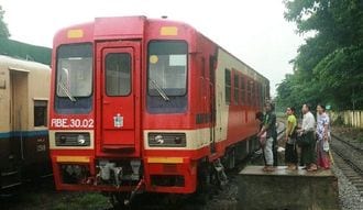 ｢あまちゃん列車｣ミャンマーの大地を走る