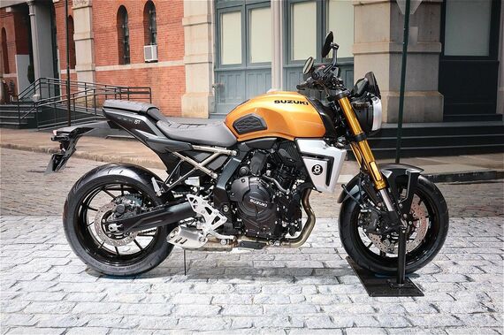 GSX-8Tのサイドビュー